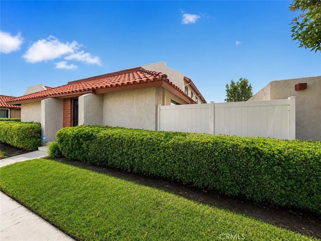 4562 Toledo