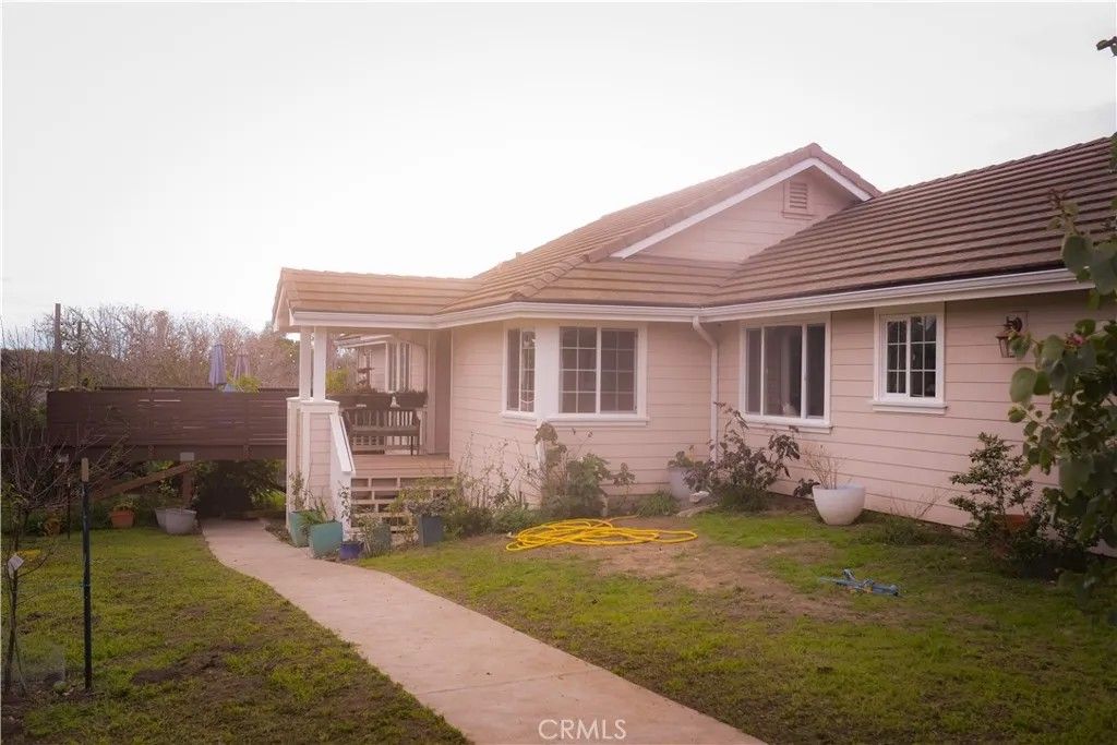 Photo of 182 E Chestnut St, Nipomo, CA 93444 (MLS # PI25282478)