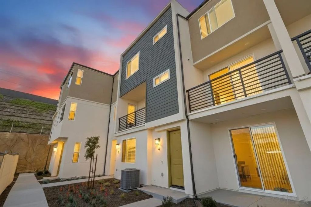 Photo of 852 Makani St #4, Chula Vista, CA 91911 (MLS # 260002996)