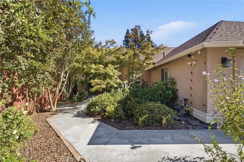 8 Shearwater Court