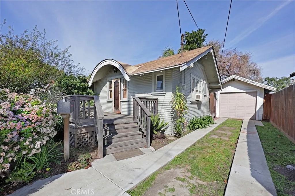 9211 Walnut