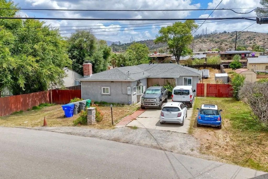 Photo of 9747 Lakeview Rd, Lakeside, CA 92040 (MLS # PTP2603198)