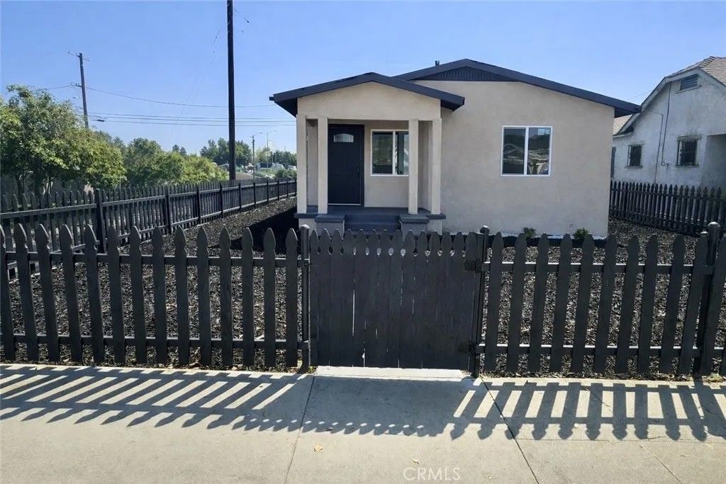 Photo of 158 E 85th St, Los Angeles, CA 90003 (MLS # MB26064286)