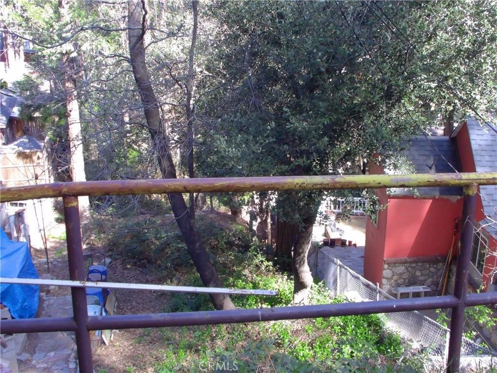 Photo of 23542 Lake Dr, Crestline, CA 92325 (MLS # IV26062273)