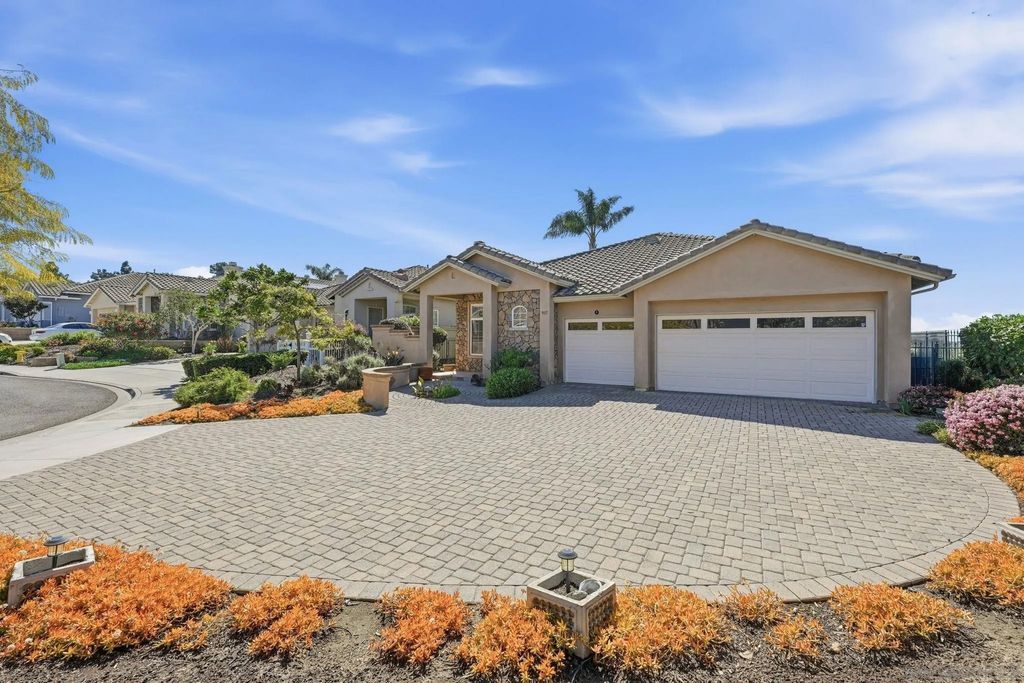 Photo of 917 Anatra Ct, Carlsbad, CA 92011 (MLS # 260006304)