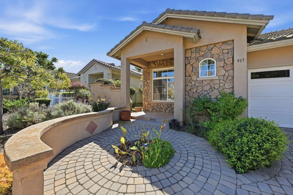 Photo of 917 Anatra Ct, Carlsbad, CA 92011 (MLS # 260006304)