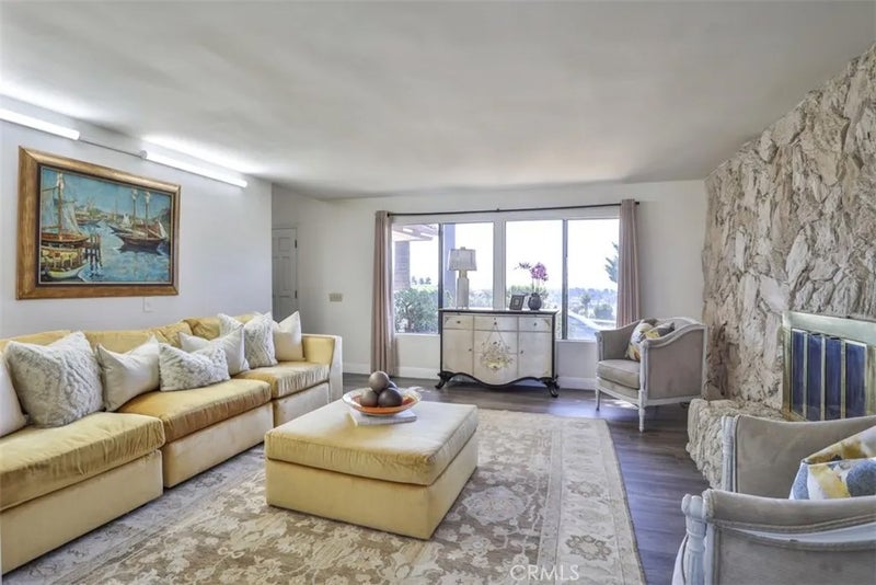 1736 Derringer Lane