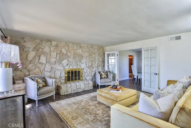 1736 Derringer Lane