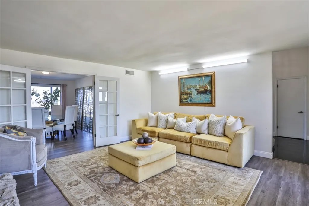 1736 Derringer Lane