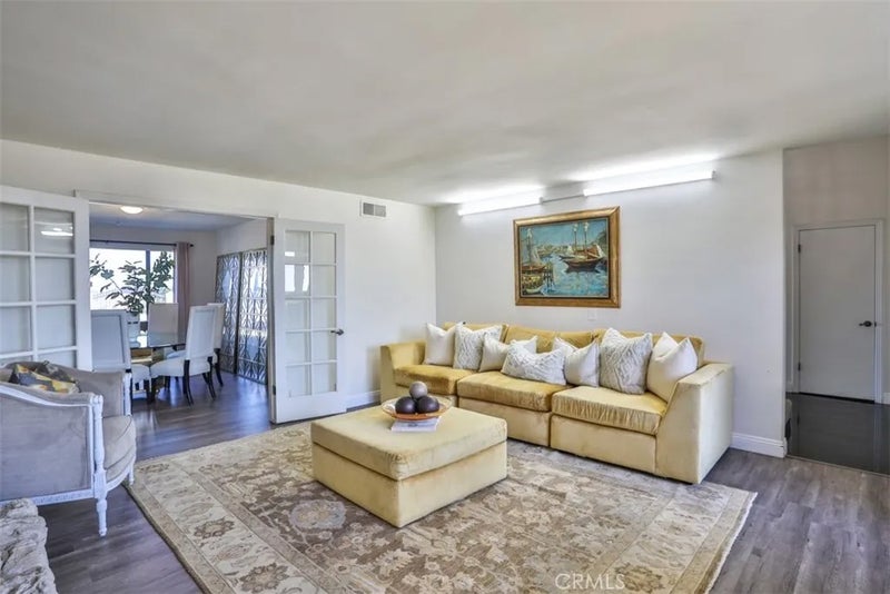 1736 Derringer Lane