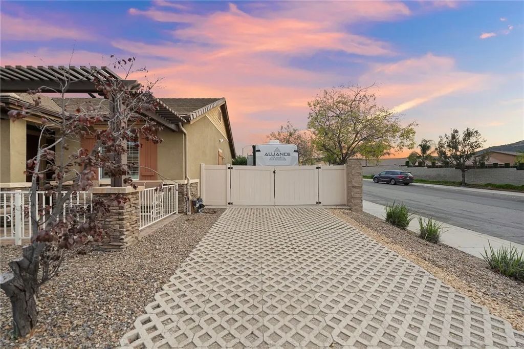 Photo of 23057 Seattle Ridge, Wildomar, CA 92595 (MLS # SW26055226)