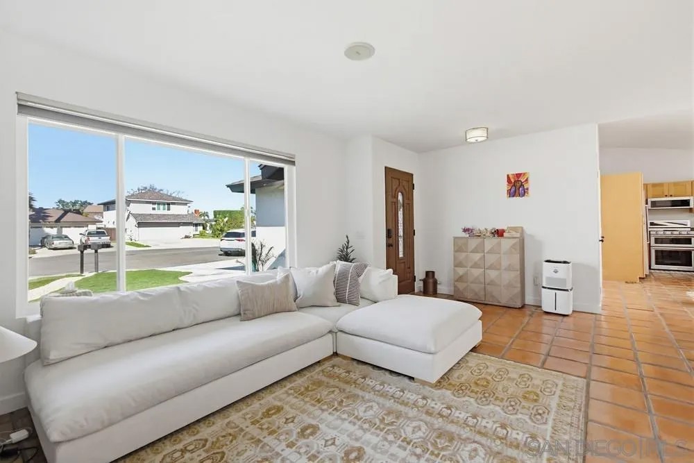 6475 Canyon Vista Ct