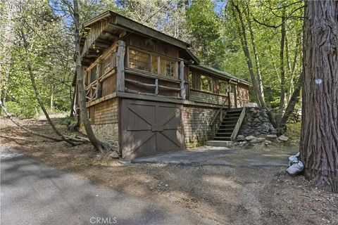 Photo of 815 Cottage Grove, Lake Arrowhead, CA 92352 (MLS # HD26094770)