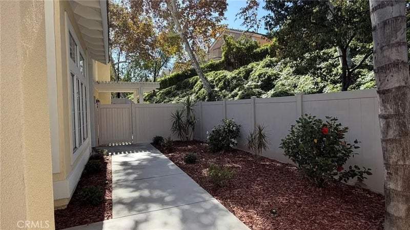 2060 Cedar Glen