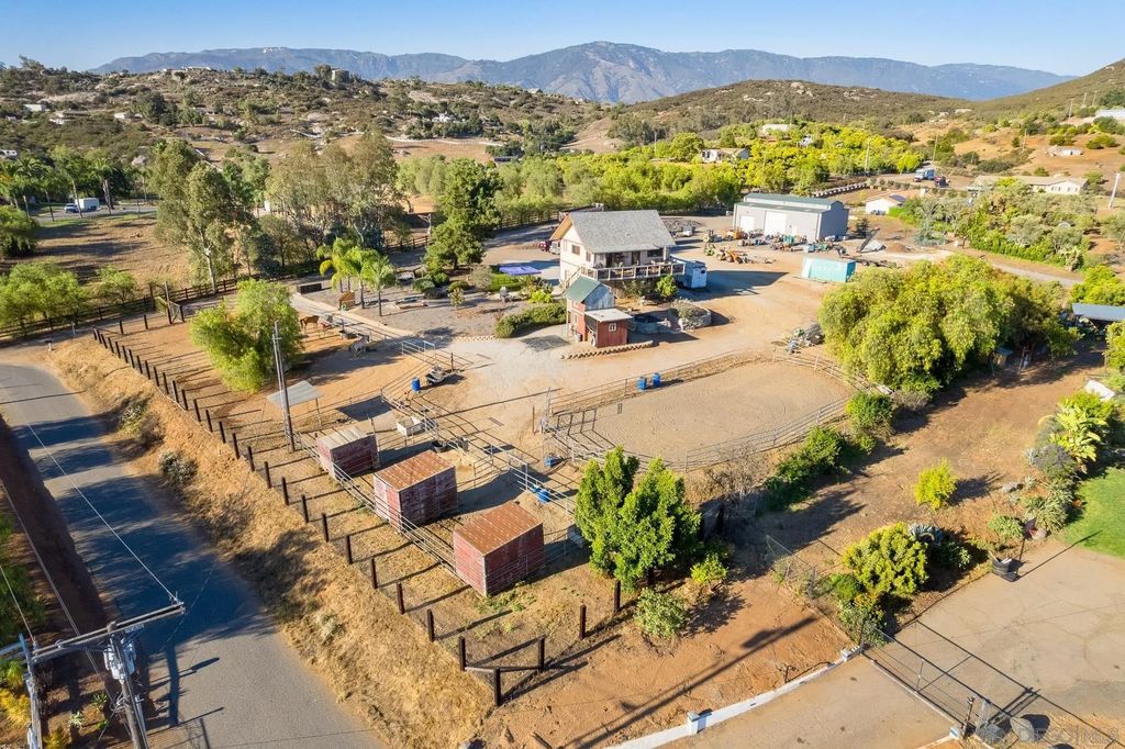 Photo of 31141 Saddleback Rd, Valley Center, CA 92082 (MLS # 250033520)