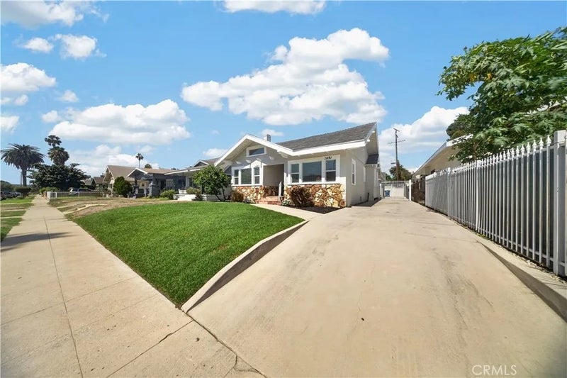 1493 W 47th