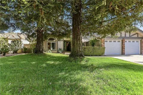 Photo of 1917 E Quincy Ave, Fresno, CA 93720 (MLS # FR26094673)
