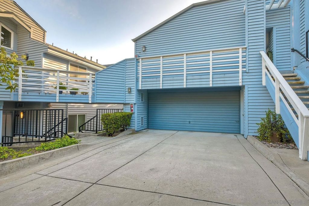 Photo of 11055 Caminito Vista Pacifica, San Diego, CA 92131 (MLS # 260010577)