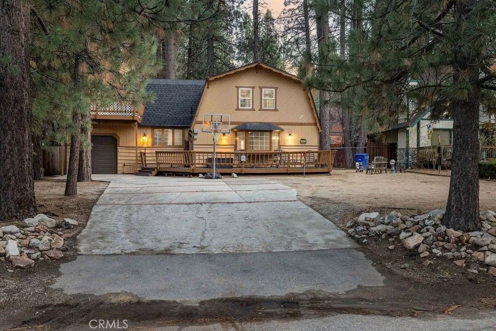 Photo of 41941 Evergreen Drive, Big Bear Lake, CA 92315 (MLS # IG26070890)