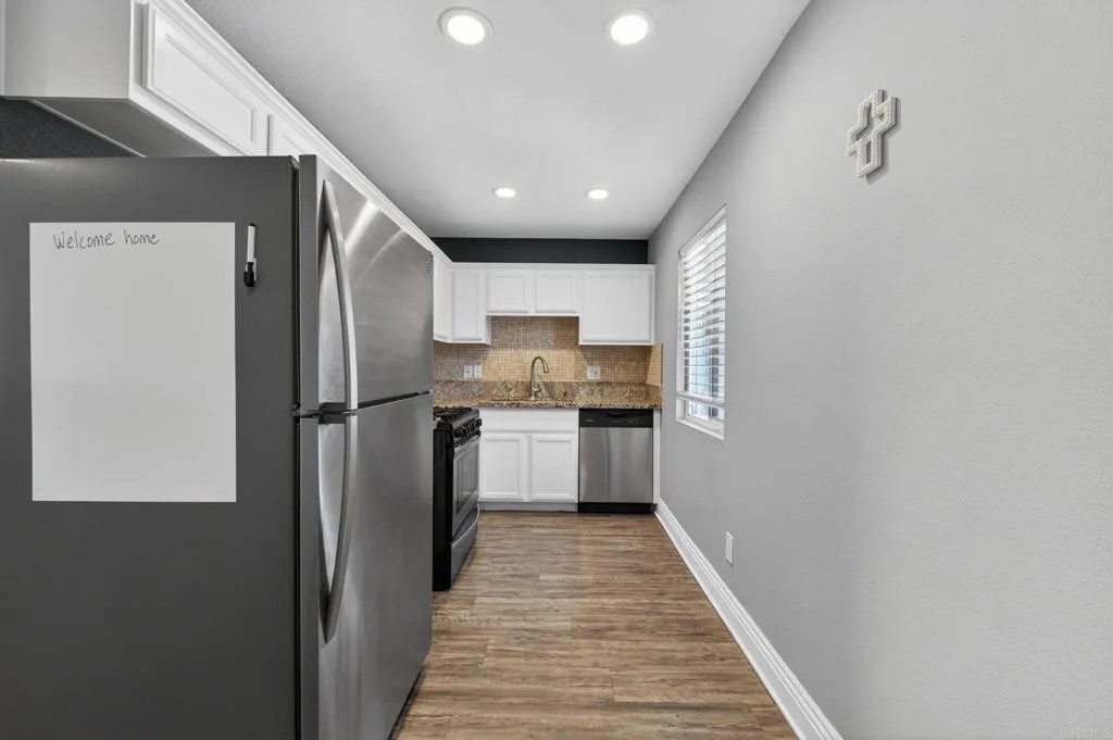 1160 E Lexington Avenue 17