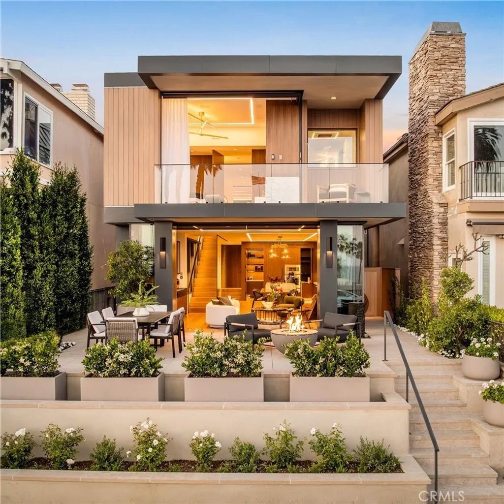 Photo of 2516 Ocean Boulevard, Corona Del Mar, CA 92625 (MLS # LG26086095)