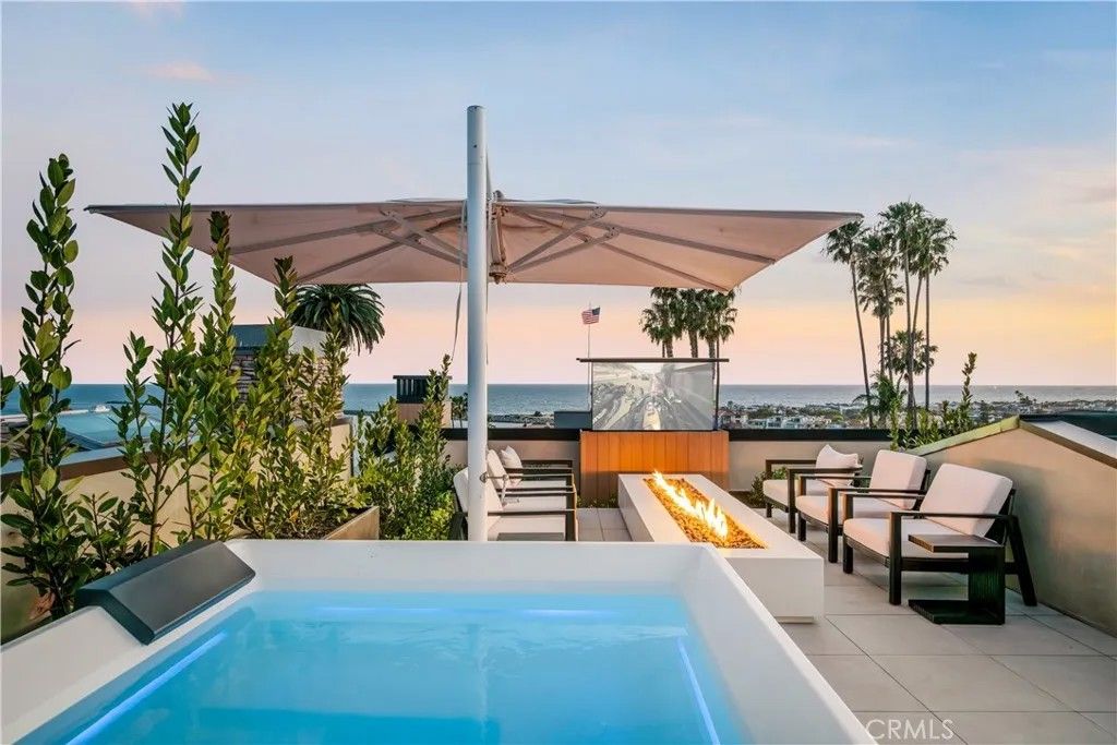 Photo of 2516 Ocean Boulevard, Corona Del Mar, CA 92625 (MLS # LG26086095)