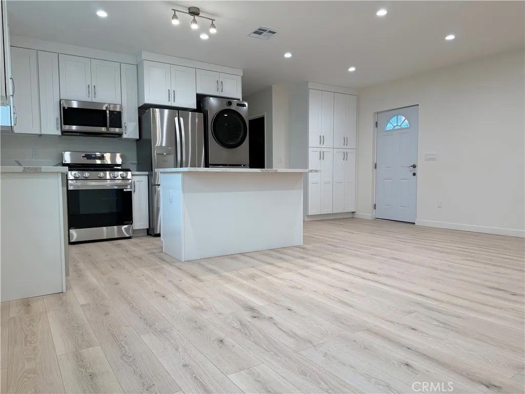 Photo of 22524 Vanowen, West Hills, CA 91307 (MLS # SR26001047)