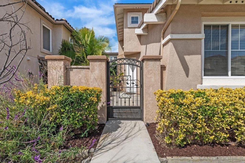 Photo of 926 Bryce Canyon Ave, Chula Vista, CA 91914 (MLS # 260014325)