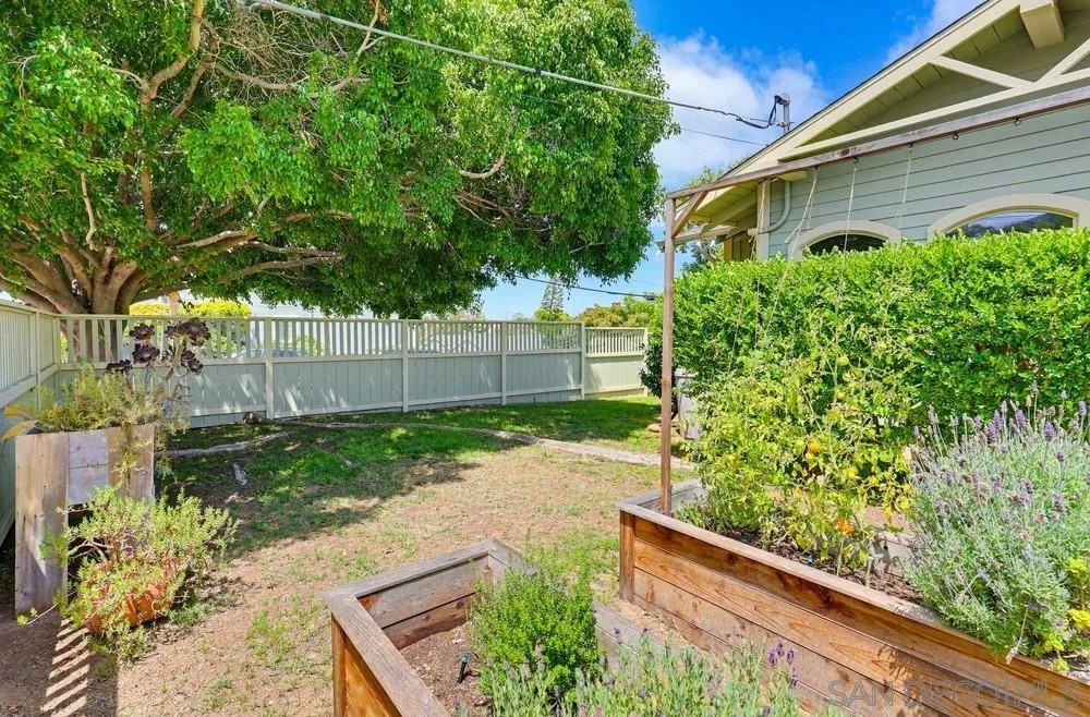 1353 Edgemont