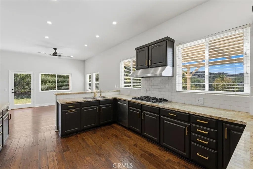 Photo of 22420 Pinewood Court, Calabasas, CA 91302 (MLS # SR26221630)