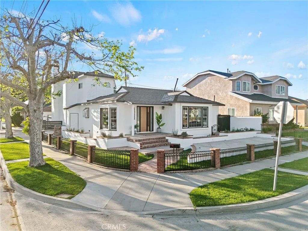 Photo of 4703 Snowden Ave, Lakewood, CA 90713 (MLS # PW26055129)