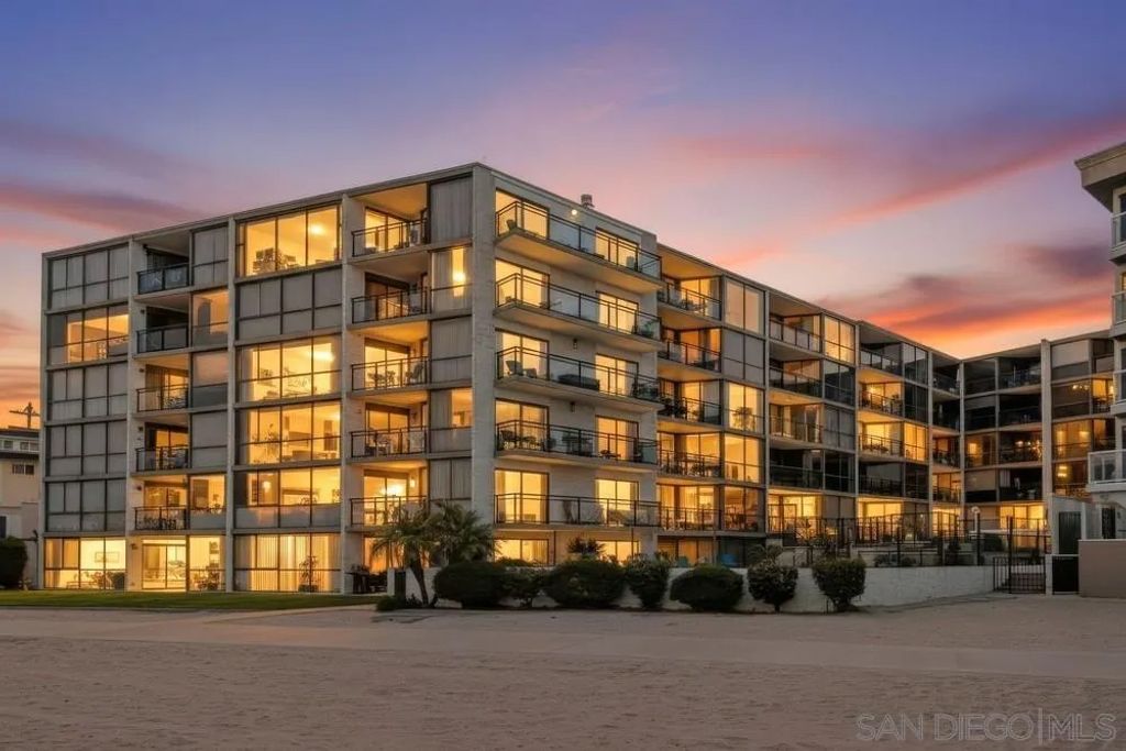Photo of 3916 Riviera Dr Unit 504 Dr, San Diego, CA 92109 (MLS # 260007728)