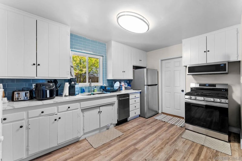 2609-11 Nina Road