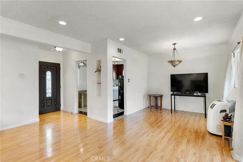1845 E Stuart