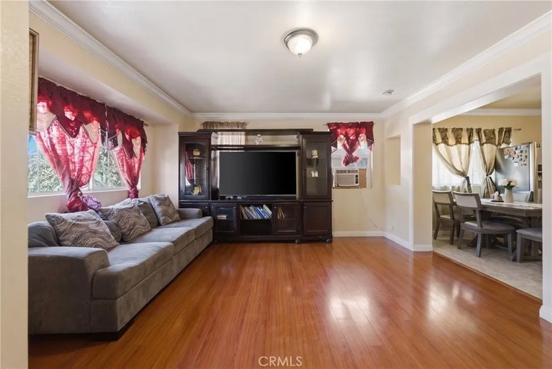 706 W 42nd