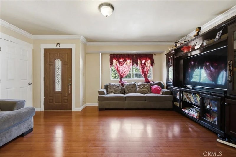 706 W 42nd