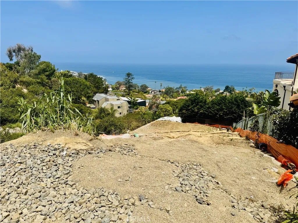 Photo of 7530 Hillside, La Jolla, CA 92037 (MLS # TR25140477)