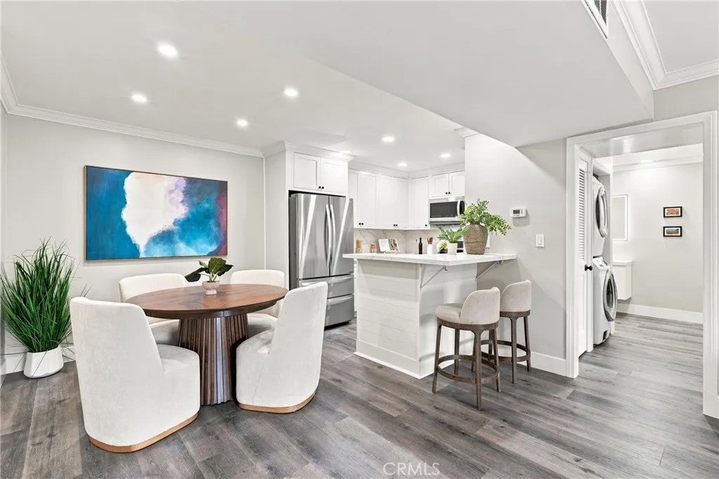 278 N Wilshire 108