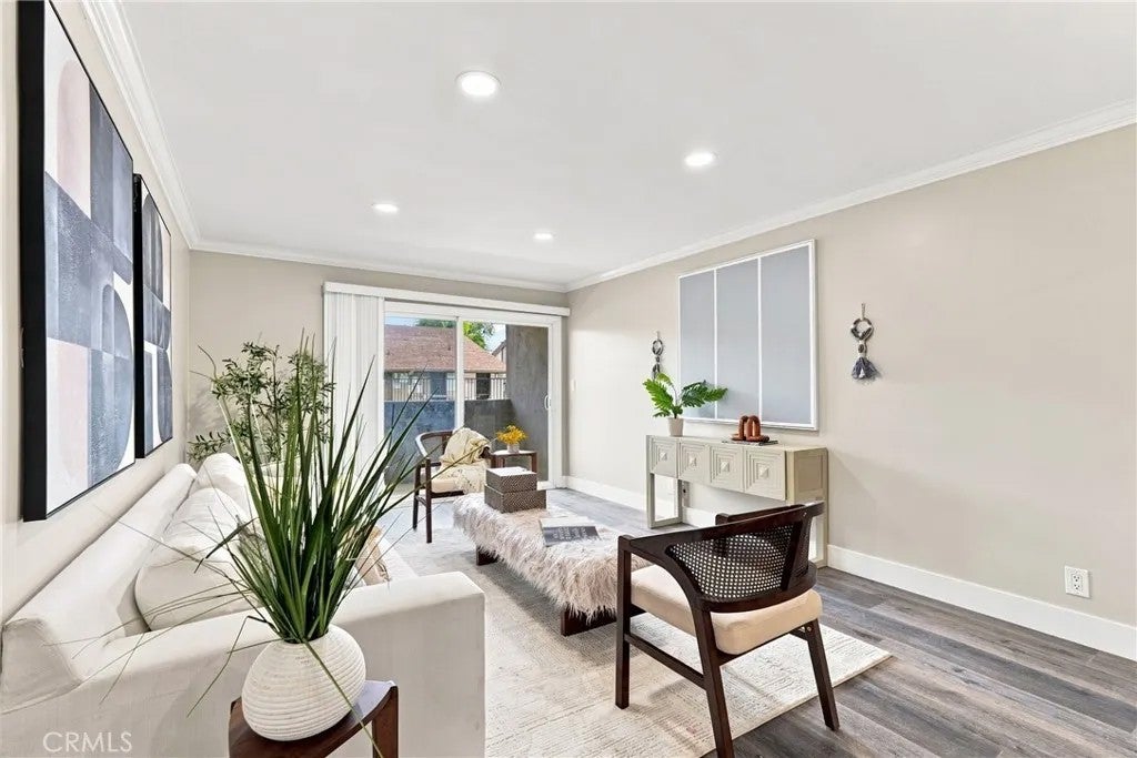 278 N Wilshire 108