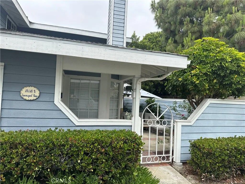 Photo of 19116 Queensport Lane #E, Huntington Beach, CA 92646 (MLS # OC26095604)