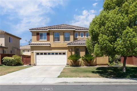 Photo of 32927 Sandal Wood Lane, Lake Elsinore, CA 92530 (MLS # HD25245649)
