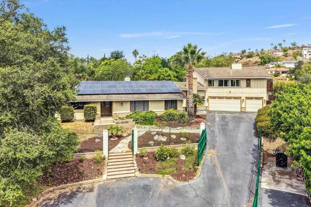 Photo of 3056 Overhill Drive, Vista, CA 92084 (MLS # NDP2603703)