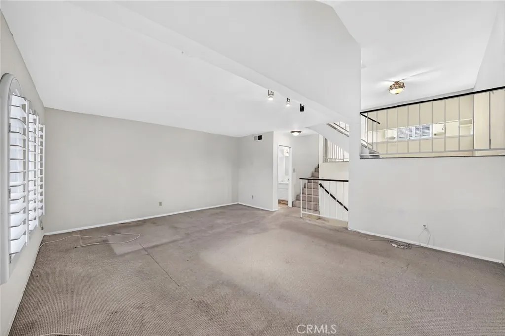 3431 Artesia 21