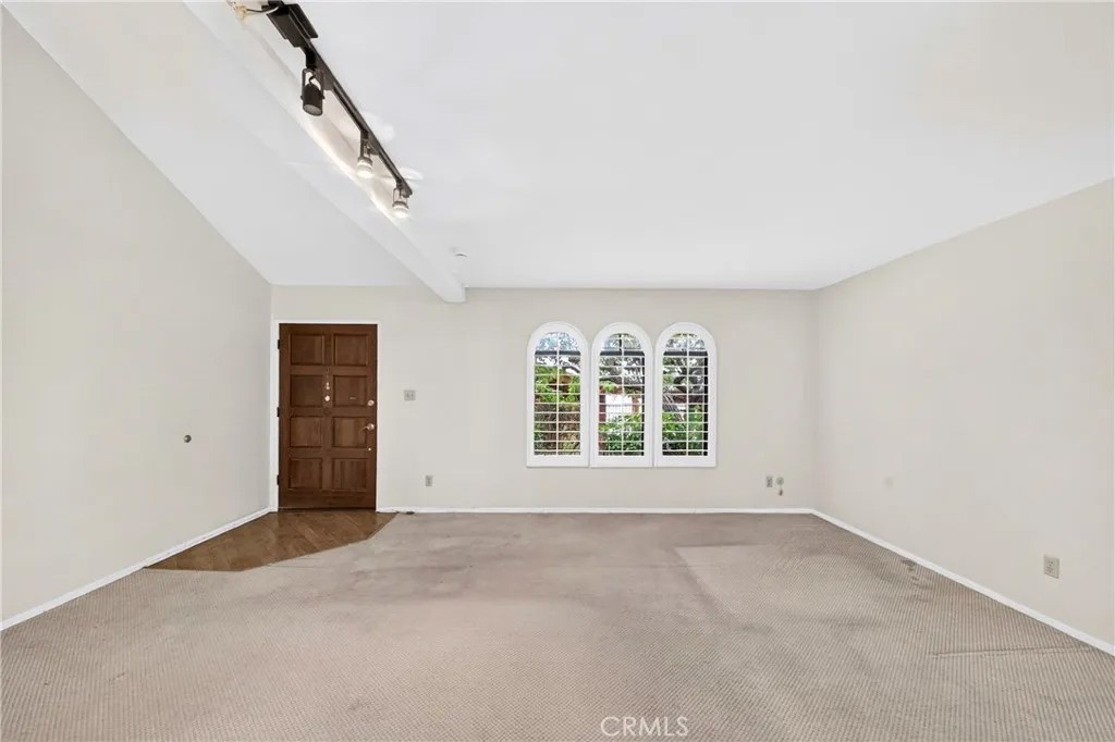 3431 Artesia 21