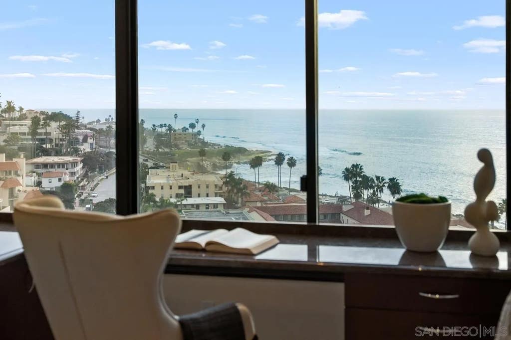Photo of 939 Coast Blvd 15e BLVD #15E, La Jolla, CA 92037 (MLS # 260014828)