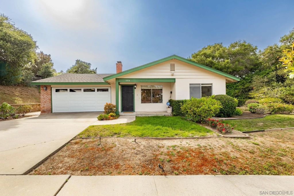 Photo of 1014 E Bel Air Drive, Vista, CA 92084 (MLS # 260007708)