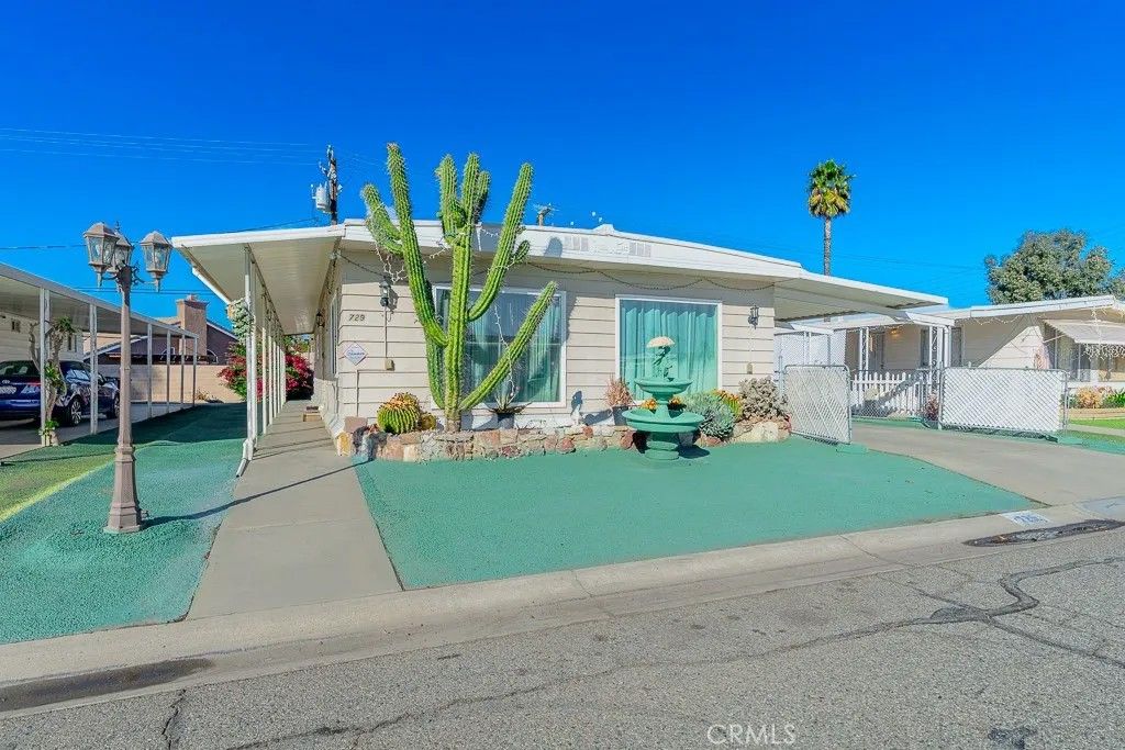 Photo of 729 Santa Teresa Way, Hemet, CA 92545 (MLS # SW25247863)