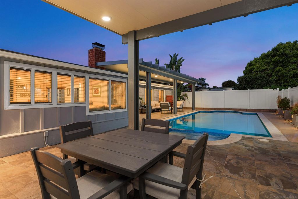 Photo of 2884 Amulet St, San Diego, CA 92123 (MLS # 260010954)