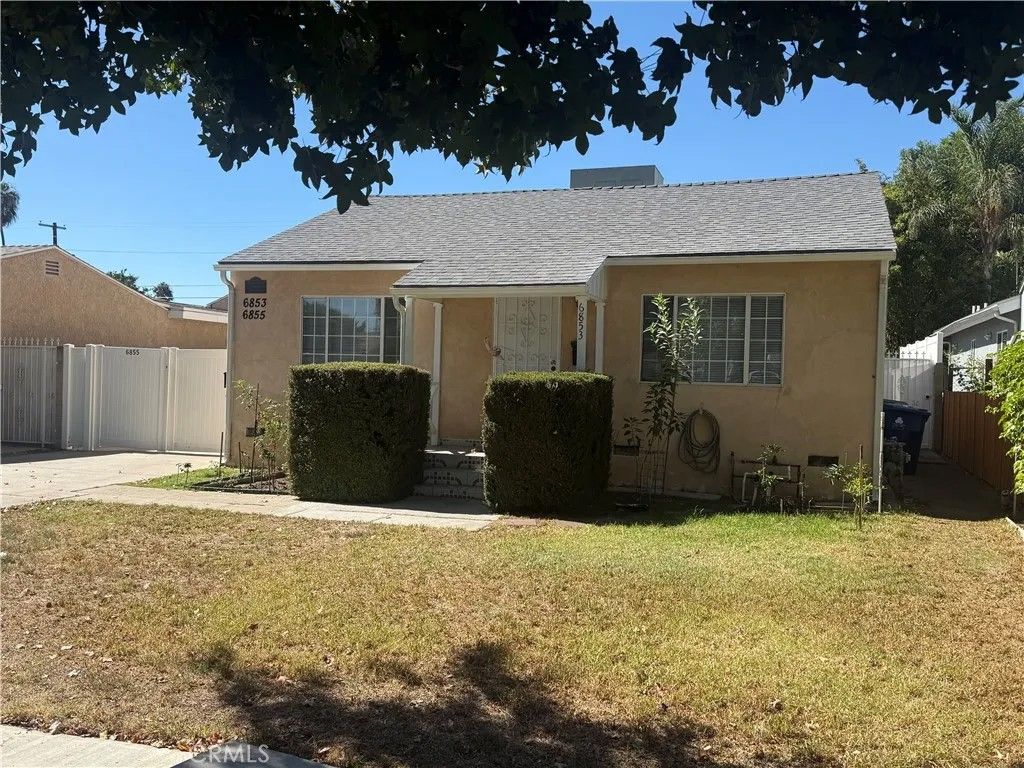 Photo of 6853 Matilija Avenue, Van Nuys, CA 91405 (MLS # SR25238108)