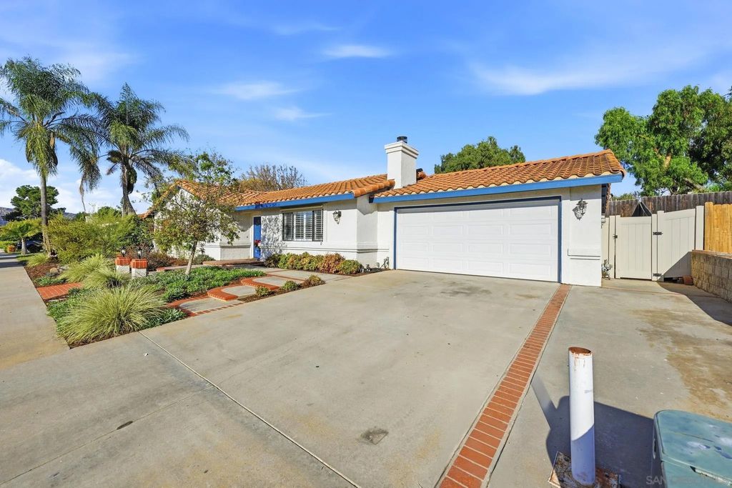 Photo of 304 Lion Valley Rd, Escondido, CA 92027 (MLS # 250044589)